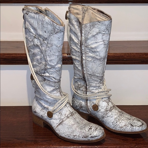 Distressed White Chic Boot - Picture 1 of 5